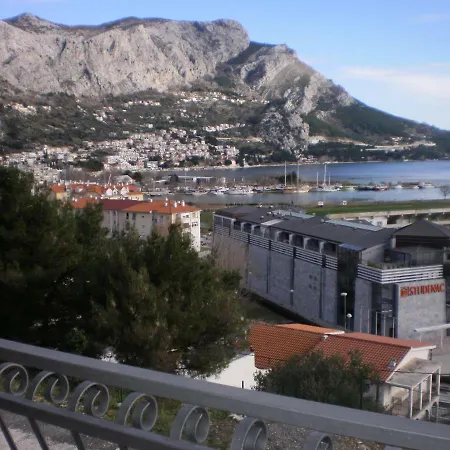 Ana Daire Omiš